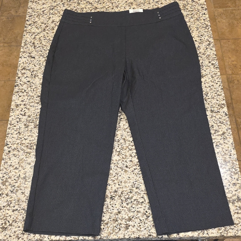 JM Collection Dark Gray Capri Pants